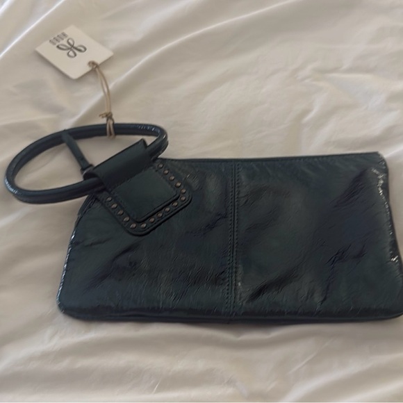 NWT HOBO Sable Leather Clutch- Handle-Wristlet Spruce Patent color - Picture 3 of 4